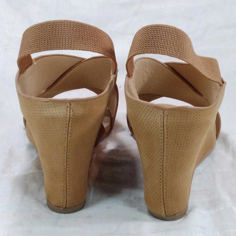 Matisse Harlow Cognac Brown SANDALS Womens Size 10M Criss Cross Perforated Wedge